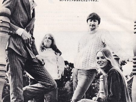 The Mamas & The Papas 1967 05 Japanese music press cutting clipping - photo pinup - band shot on bridge Supply