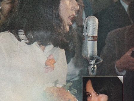 Joan Baez 1967 03 Japanese music press cutting clipping - photo pinup - in Japan For Cheap